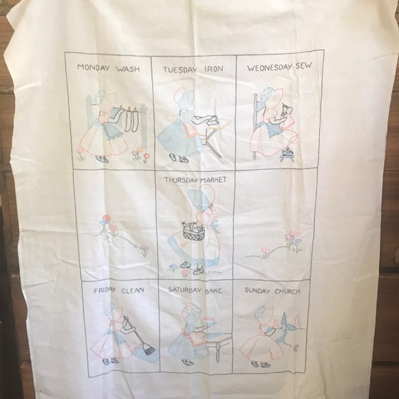 Hand embroidered days of the week wall decoration - Picture 2 of 6